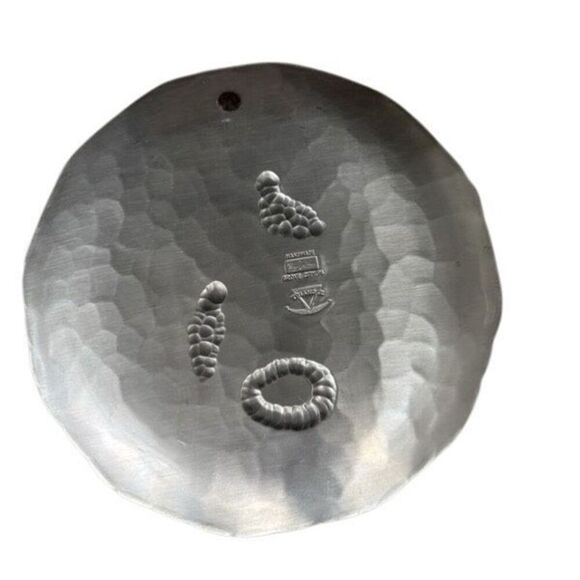 Natale Triangle Hammered Aluminum Four Seasons Plates 1980-1983 Set Of Four - Picture 8 of 10